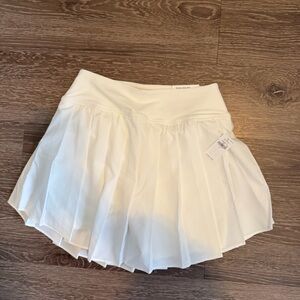 NWT Old Navy Stretch Tech Pleated Skort in White Lillies- Size Small
